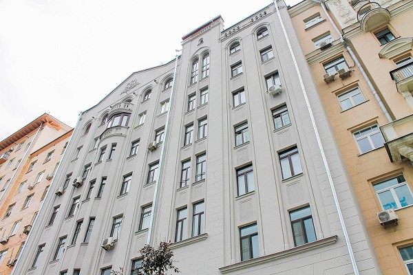 В столице в прошлом году отремонтировали 10 домов с витражными окнами